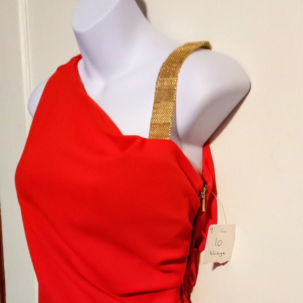 🛍️ BUNDLE ONLY🛍️Vintage Chic Red Midi Dress with Gold Strap Accent - Picture 3 of 11